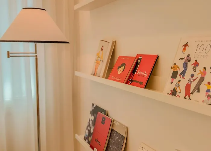 アパート 5-minute Walk To Cheongdam Station,close To Gangnam And Coex, Accommodates 5 People,20 Minutes To Itaewon *