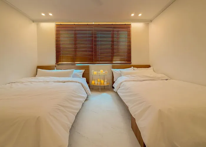 5-minute Walk To Cheongdam Station,close To Gangnam And Coex, Accommodates 5 People,20 Minutes To Itaewon アパート *