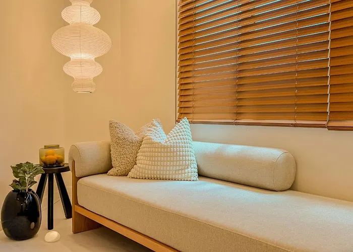 5-minute Walk To Cheongdam Station,close To Gangnam And Coex, Accommodates 5 People,20 Minutes To Itaewon アパート ソウル特別市
