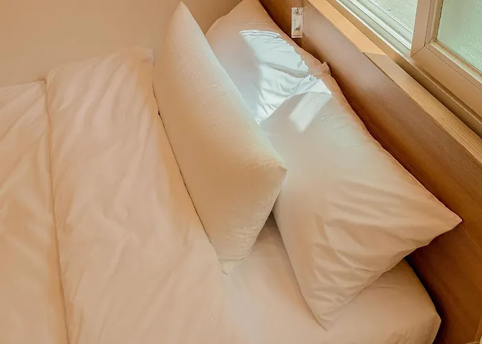 5-minute Walk To Cheongdam Station,close To Gangnam And Coex, Accommodates 5 People,20 Minutes To Itaewon *