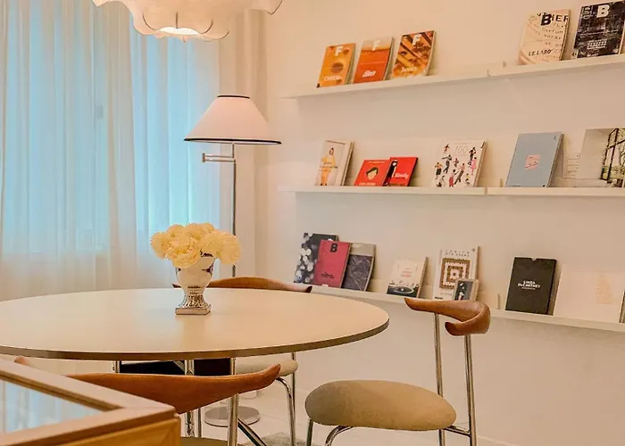 5-minute Walk To Cheongdam Station,close To Gangnam And Coex, Accommodates 5 People,20 Minutes To Itaewon アパート ソウル特別市