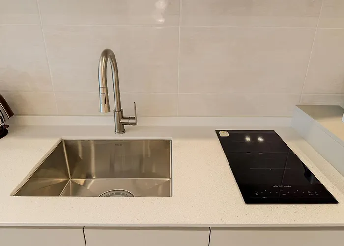 5-minute Walk To Cheongdam Station,close To Gangnam And Coex, Accommodates 5 People,20 Minutes To Itaewon * ソウル特別市