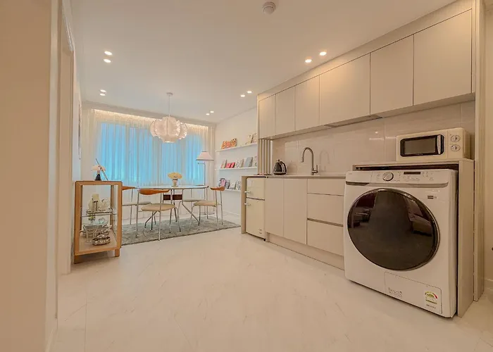 5-minute Walk To Cheongdam Station,close To Gangnam And Coex, Accommodates 5 People,20 Minutes To Itaewon アパート ソウル特別市