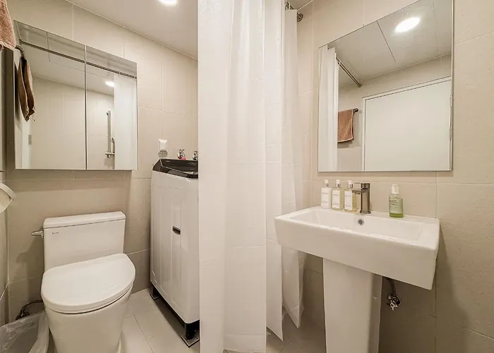 アパート 5-minute Walk To Cheongdam Station,close To Gangnam And Coex, Accommodates 5 People,20 Minutes To Itaewon *