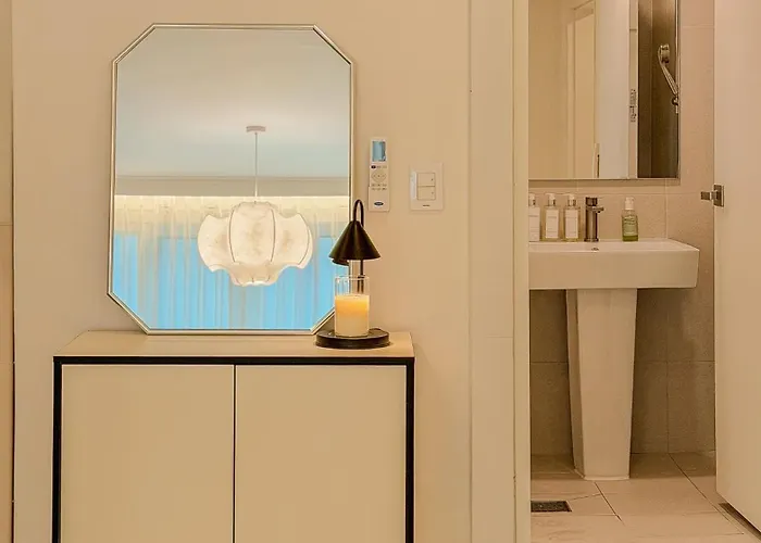 5-minute Walk To Cheongdam Station,close To Gangnam And Coex, Accommodates 5 People,20 Minutes To Itaewon アパート *
