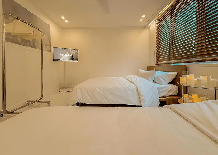 5-minute Walk To Cheongdam Station,close To Gangnam And Coex, Accommodates 5 People,20 Minutes To Itaewon アパート