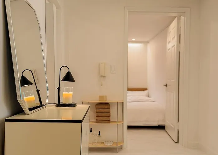 アパート 5-minute Walk To Cheongdam Station,close To Gangnam And Coex, Accommodates 5 People,20 Minutes To Itaewon