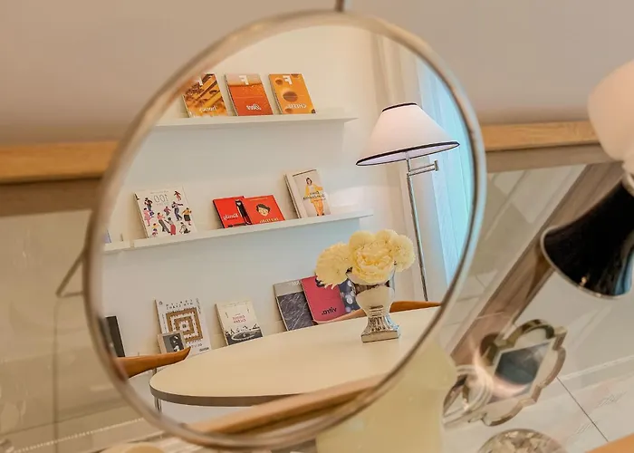 5-minute Walk To Cheongdam Station,close To Gangnam And Coex, Accommodates 5 People,20 Minutes To Itaewon アパート