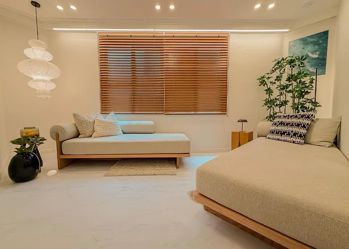 5-minute Walk To Cheongdam Station,close To Gangnam And Coex, Accommodates 5 People,20 Minutes To Itaewon アパート *